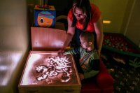 Занятие в сенсорной комнате проводит Пименкова ОМ