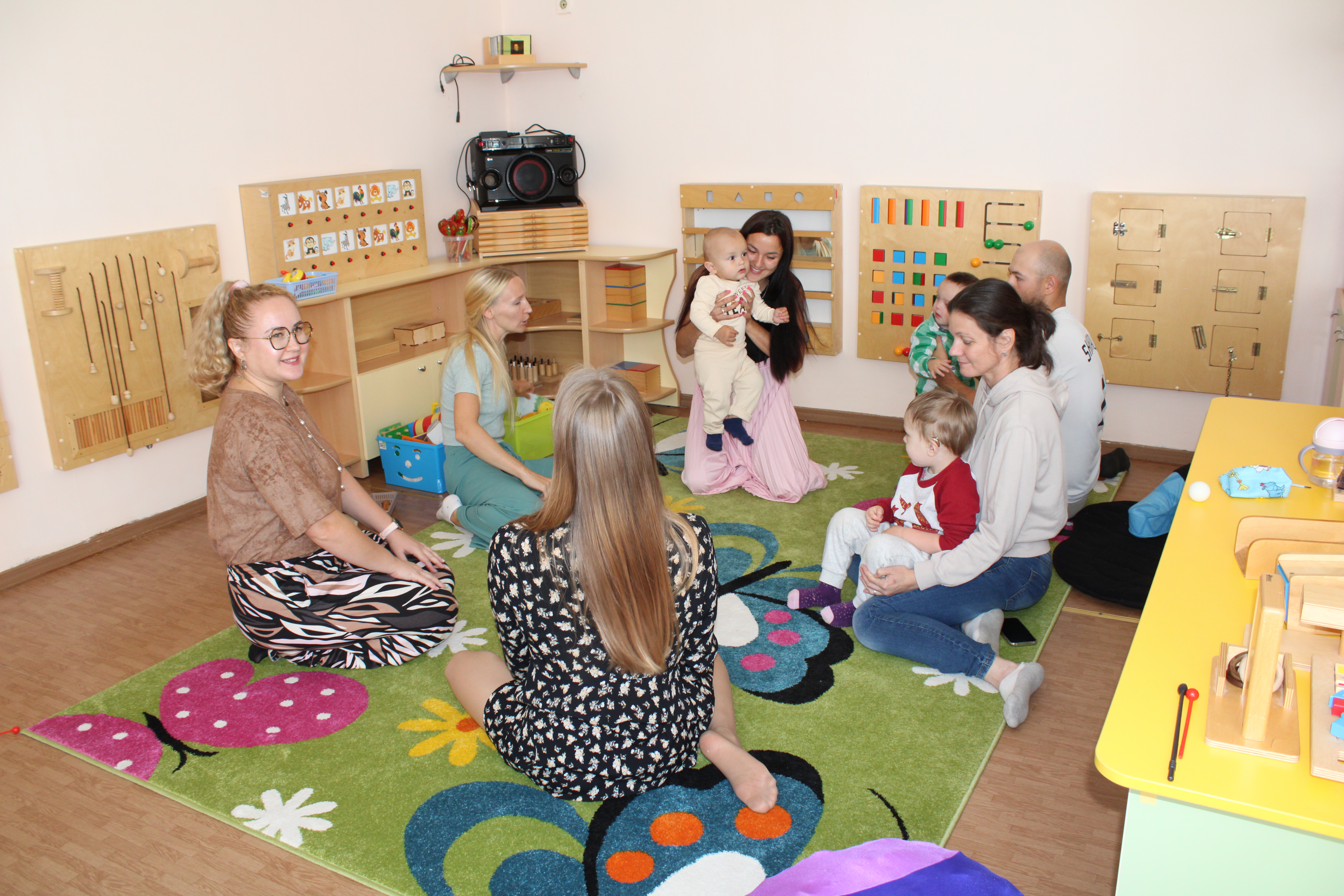 Гости, родители и специалисты побывали на экскурсии по Центру дневного пребывания