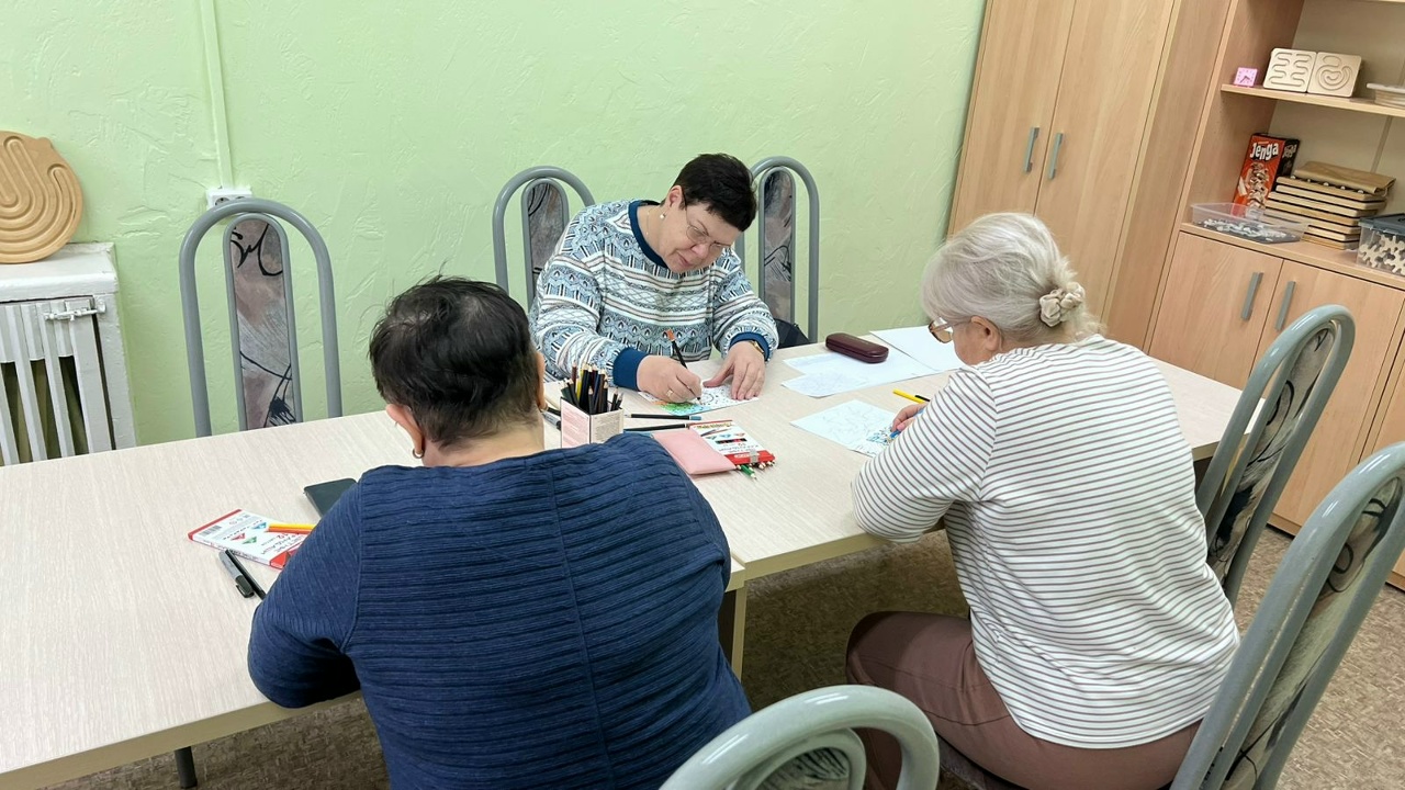 В отделении социальной реабилитации стартовал курс занятий по нейрографике