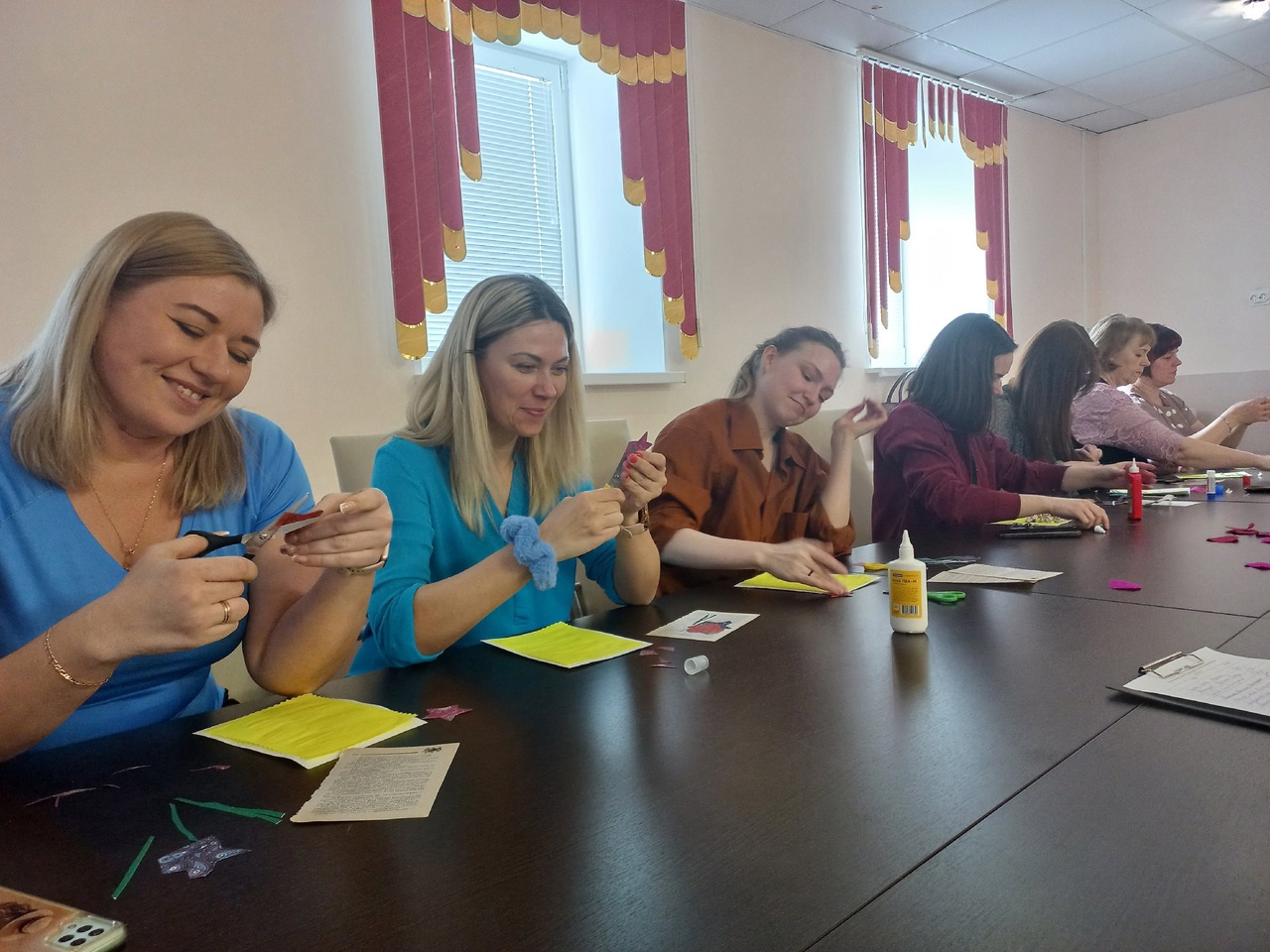 Методическая гостиная «Использование ручного труда в работе с детьми с инвалидностью» прошла в центре «Преодоление»