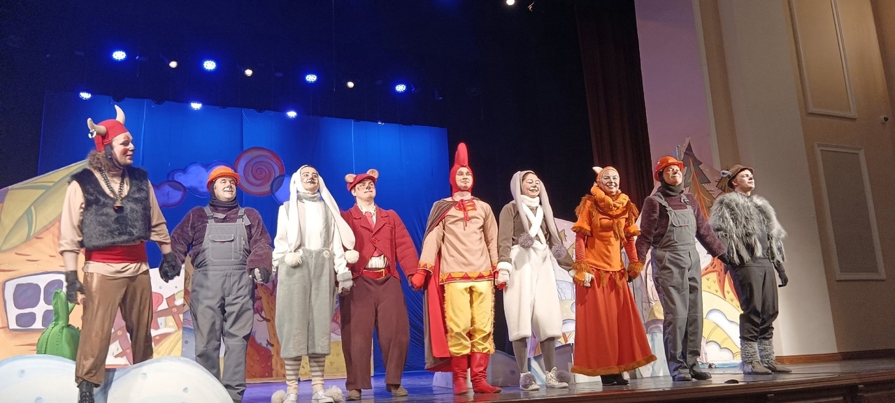 Отправляемся в музыкальную сказку вместе с героями спектакля «Заячья избушка» 