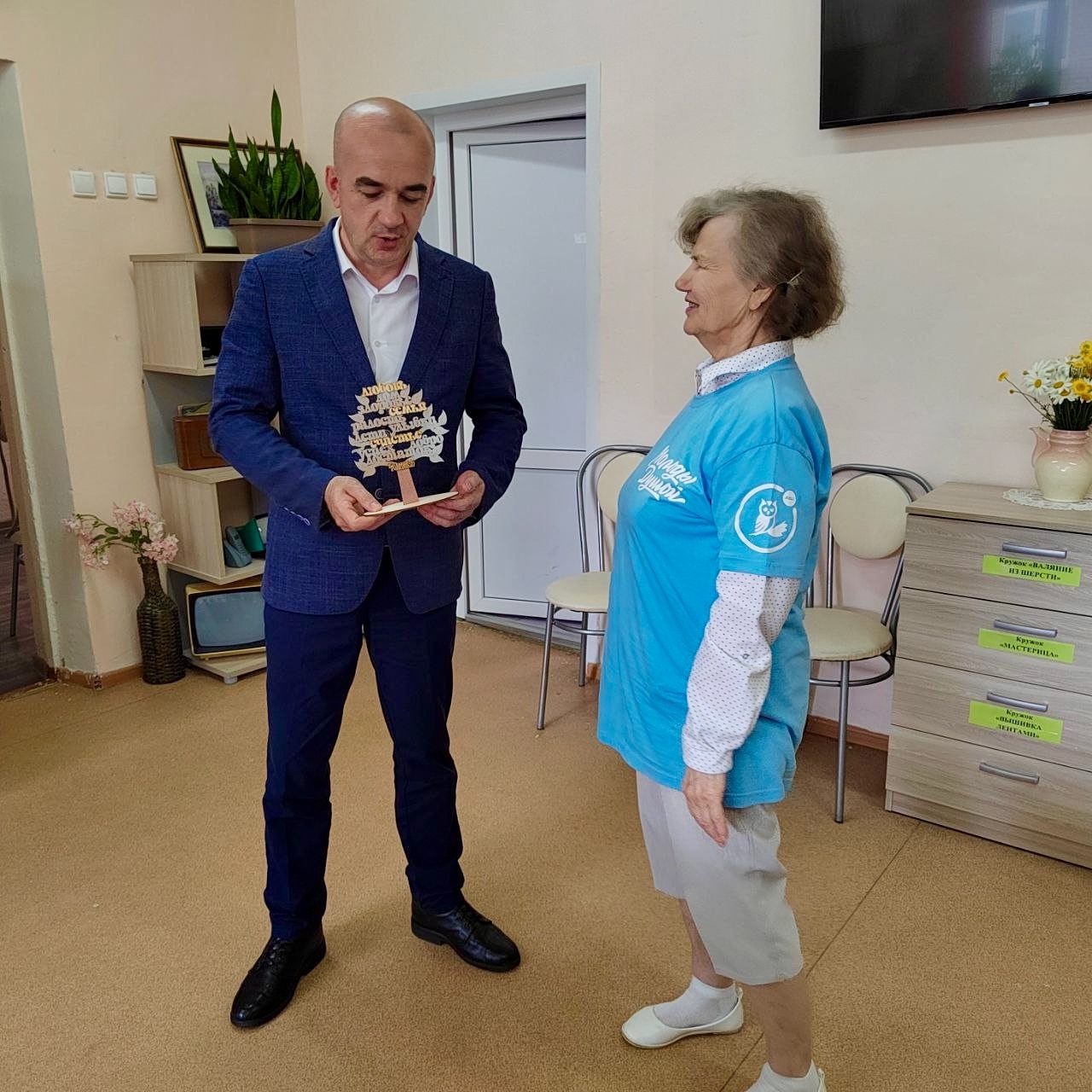 Серебряные волонтеры комплексного центра "Забота" встретились с Александром Васильевичем Ершовым, заместителем губернатора Вологодской области