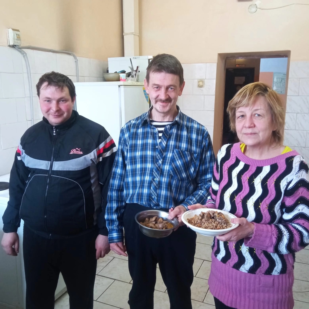 Два горячих обеда для подопечных отделения социальной адаптации приготовили в марте волонтеры добровольческого объединения "Благосердие"