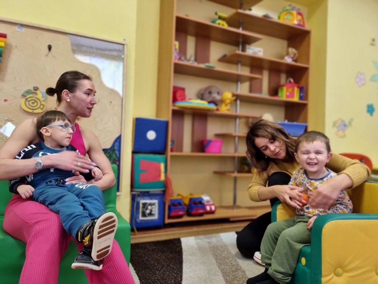 Снегопад и малыши – о работе группы «Ступеньки»