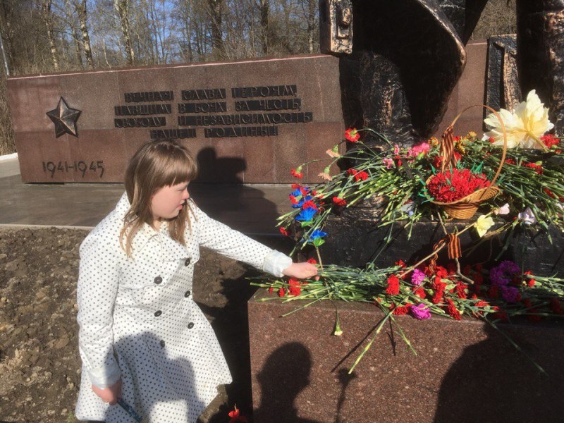 Возложение цветов ко Дню Победы