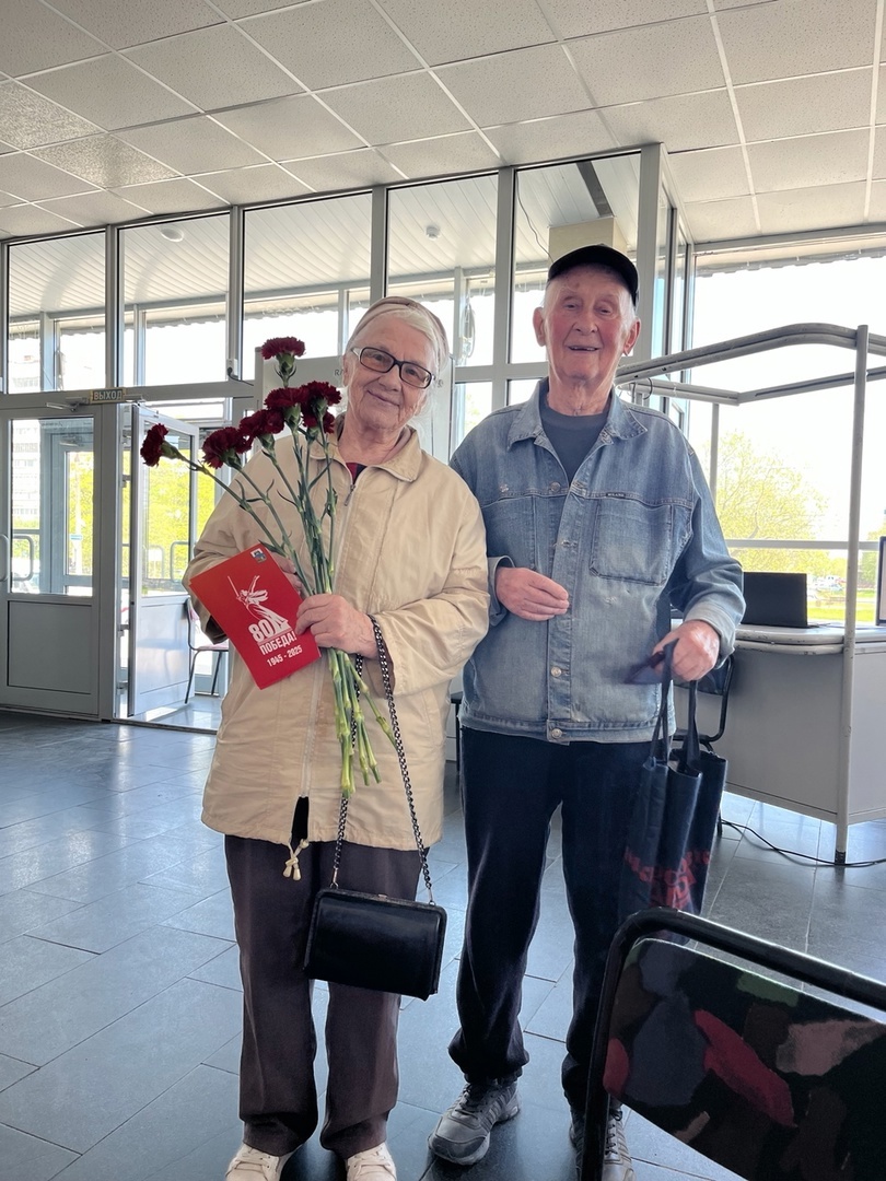 Выдача подарков детям войны и труженикам тыла продолжается в СКЗ «Алмаз» 