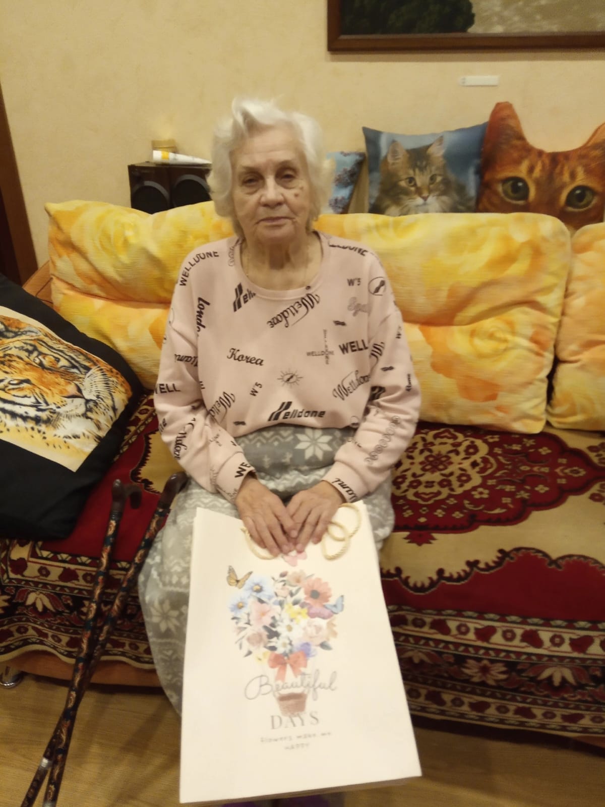 Сотрудники комплексного центра «Забота» поздравили жителей блокадного Ленинграда