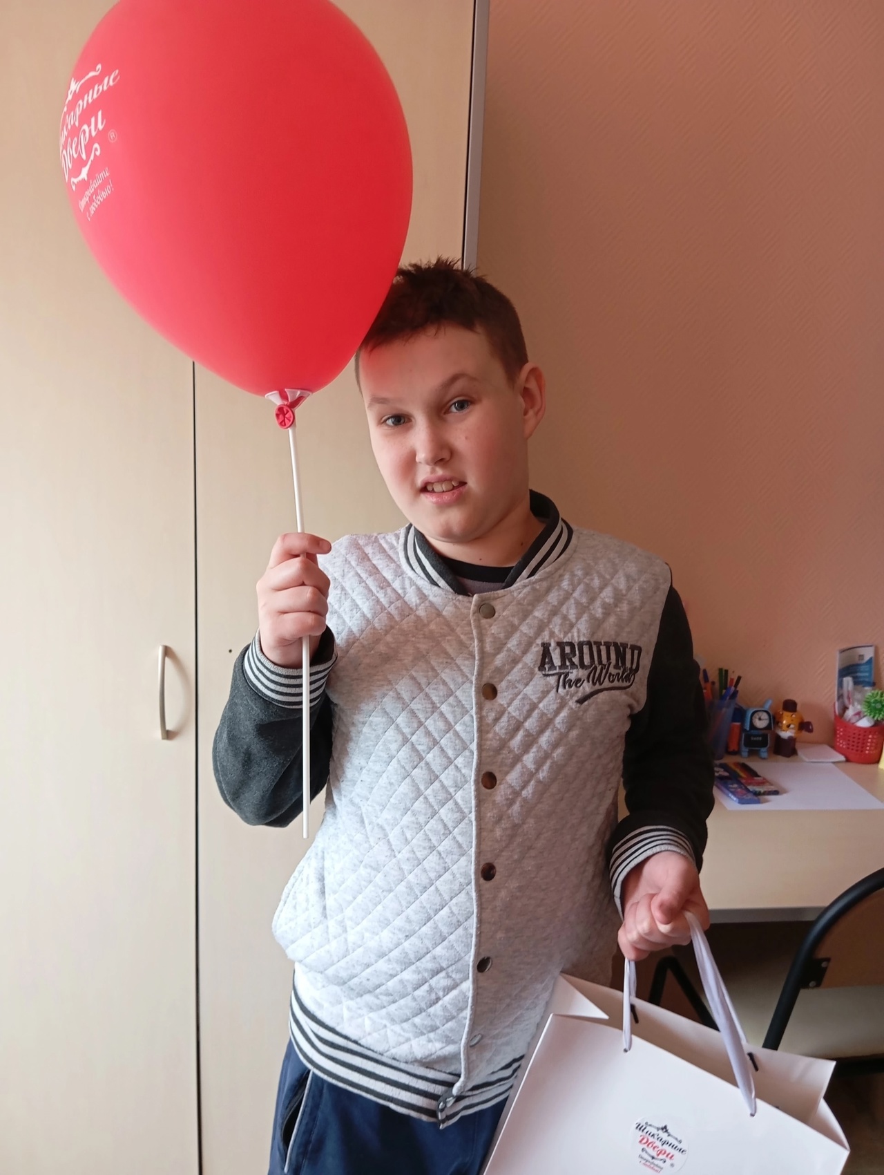 Сегодня во во всем мире люди отмечают самый летний праздник - международный День защиты детей