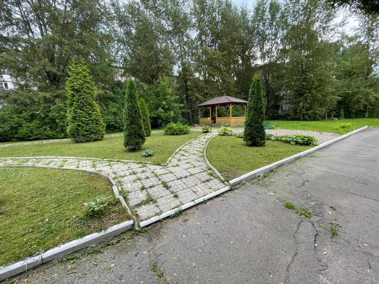 Ухоженная территория – украшение любого участка