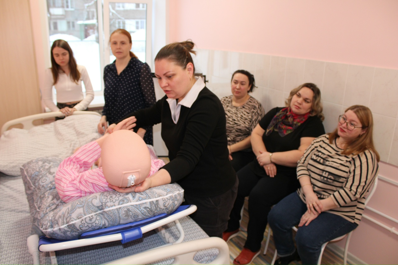 Комплексный центр социального обслуживания населения «Забота» приглашает жителей Череповца и Череповецкого района записаться на интенсивный курс в рамках проекта «Школа ухода»