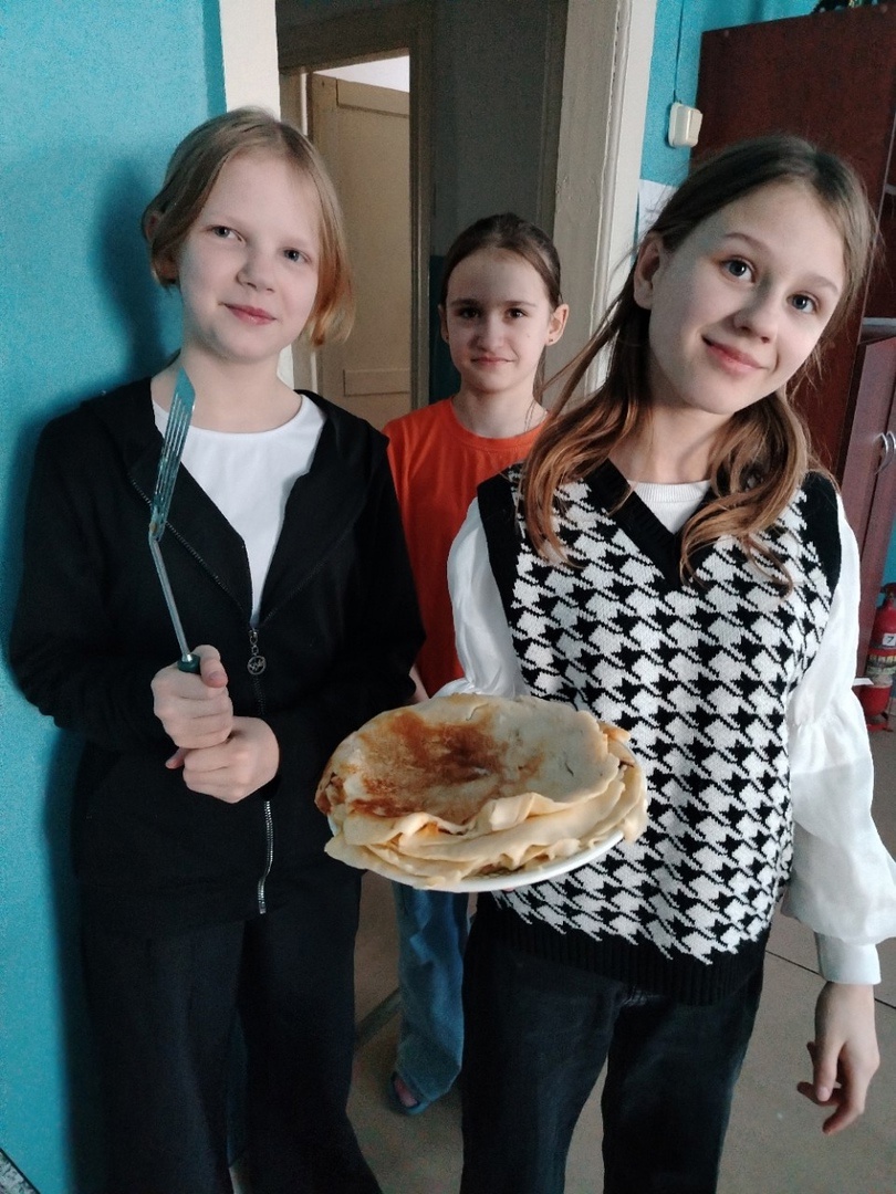 Как на Масленой неделе Из печи блины летели...